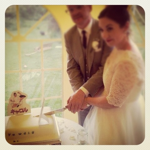 cut the wedding cake